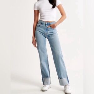 Abercrombie & Fitch 90s Relaxed High Rise - Light Wash w/ cuff hem